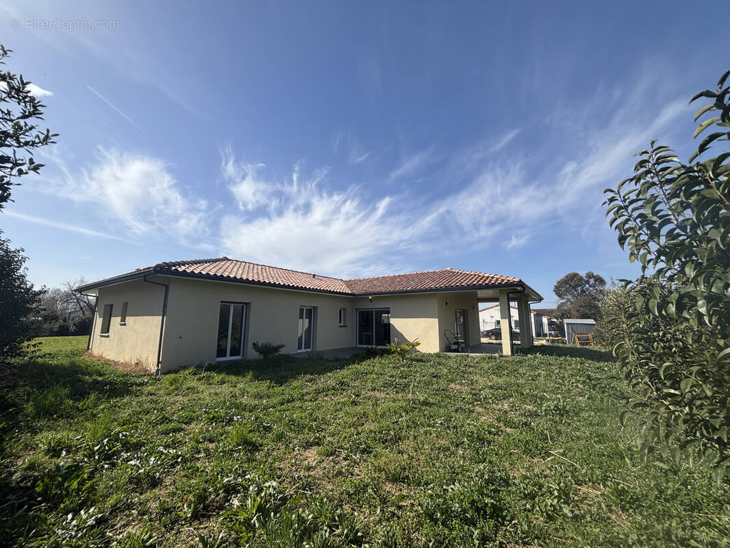 Maison à MONTECH
