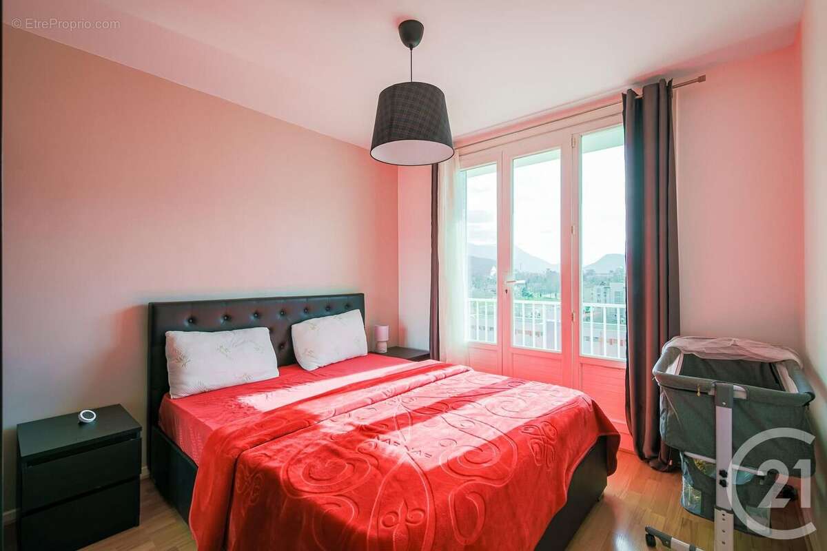 Appartement à LE PONT-DE-CLAIX