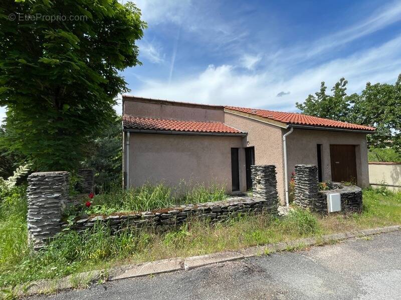 Maison à DECAZEVILLE