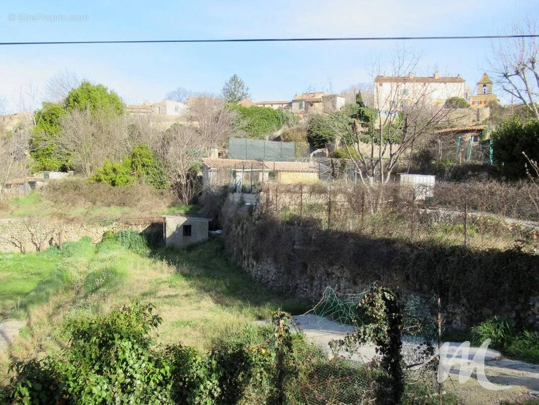 Terrain à VARAGES