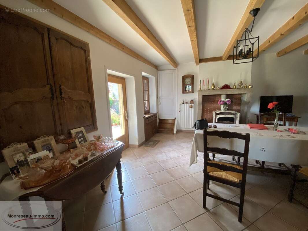 Maison à PRESSY-SOUS-DONDIN