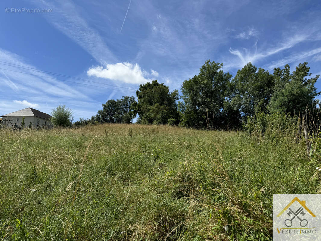 Terrain à VARETZ