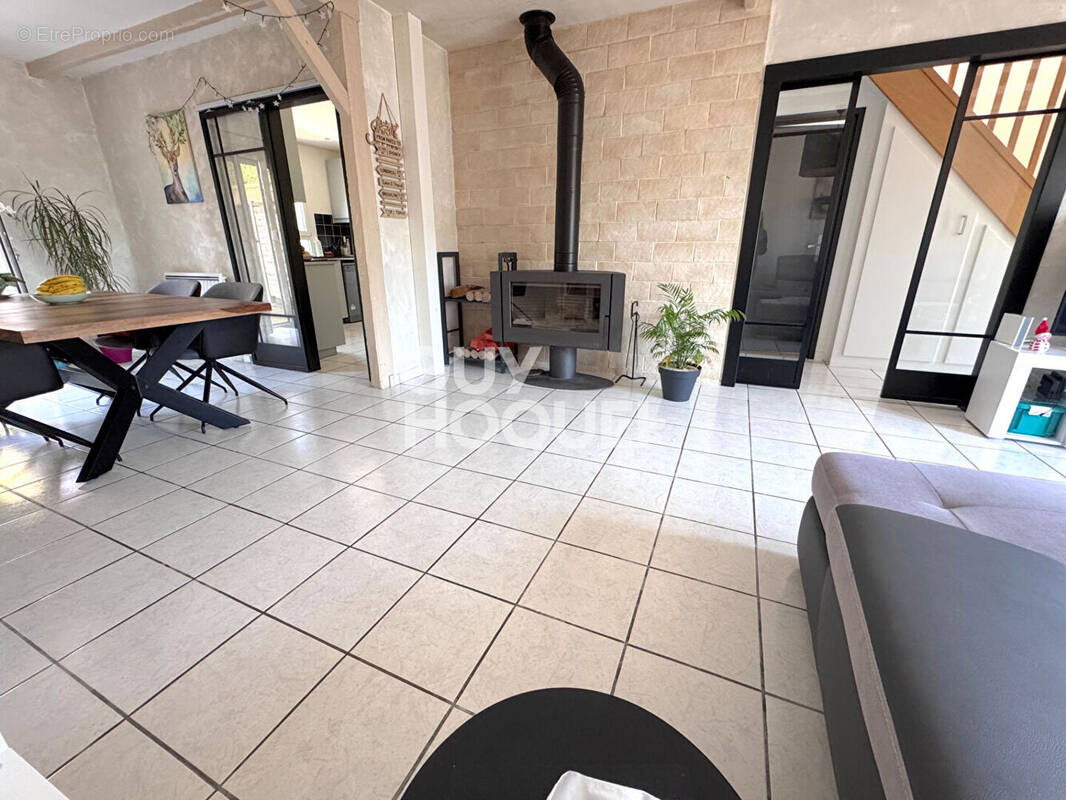 Maison à MENNECY