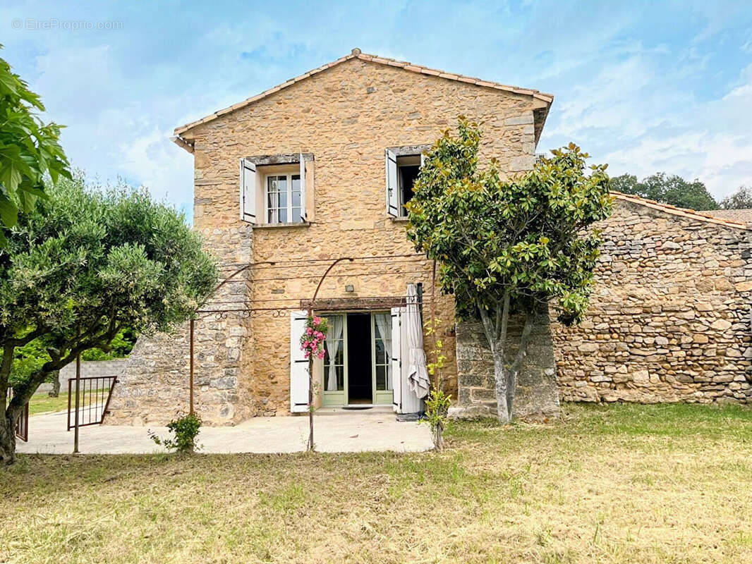 Maison à LAUDUN-L&#039;ARDOISE