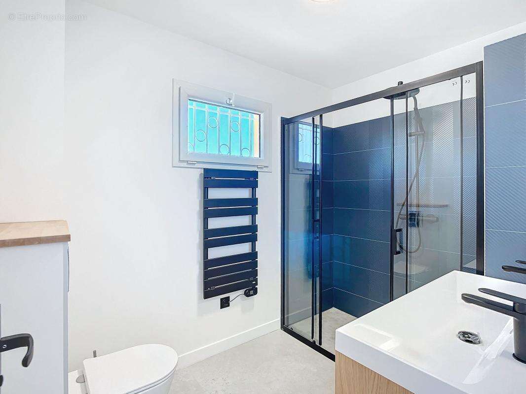 Appartement à SAINT-LAURENT-DU-VAR