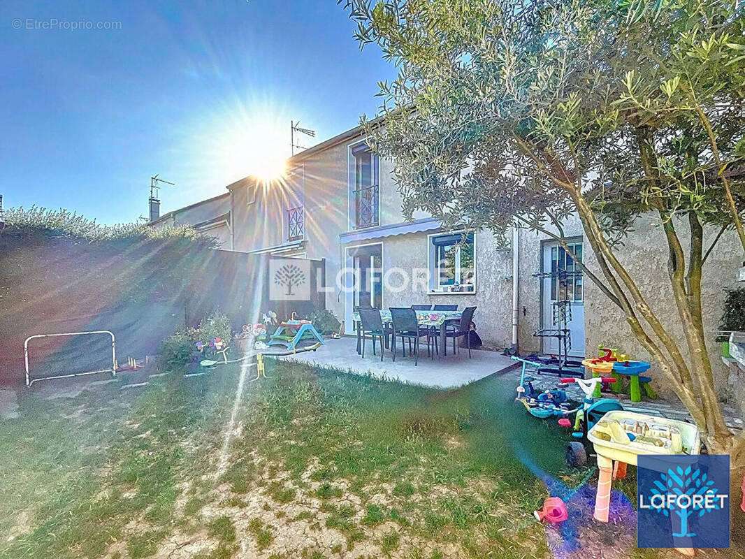 Maison à VIGNEUX-SUR-SEINE