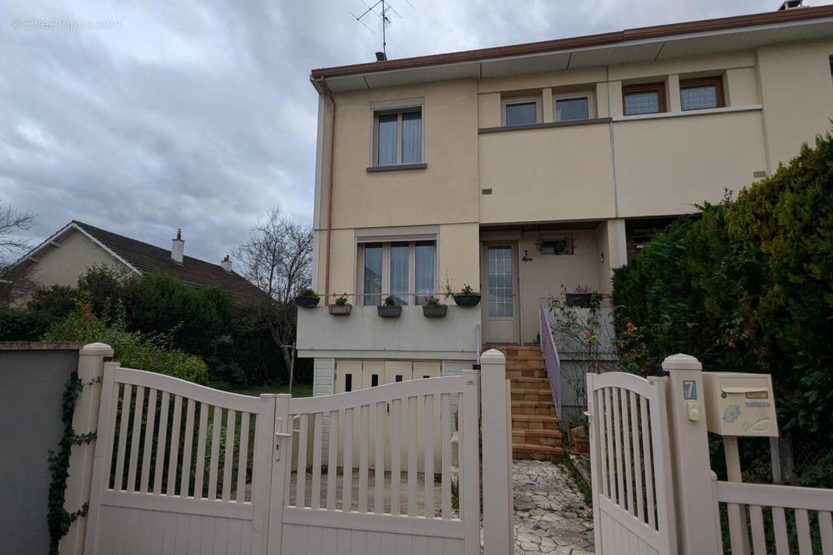 Maison à CRIMOLOIS