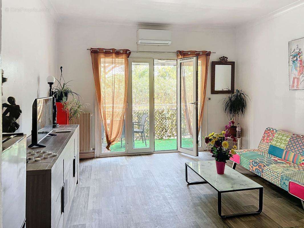 Appartement à PUGET-SUR-ARGENS