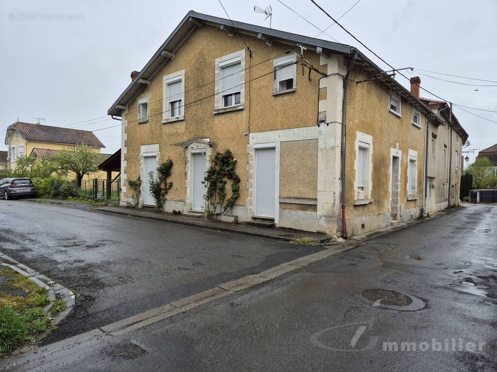 Maison à RAZAC-SUR-L&#039;ISLE