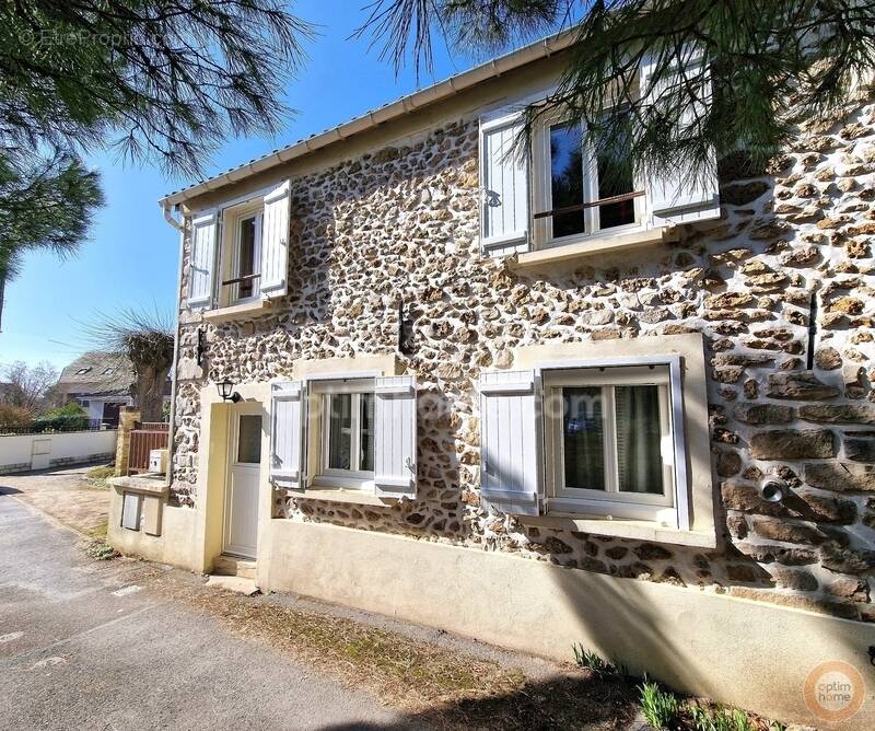 Maison à BRUYERES-LE-CHATEL
