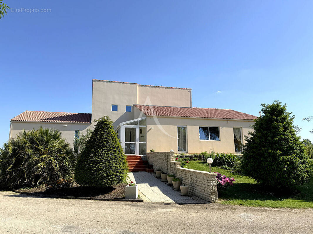 Maison à LA JONCHERE