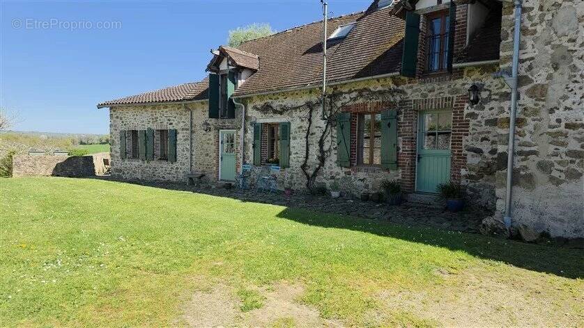 Maison à MAGNAC-LAVAL