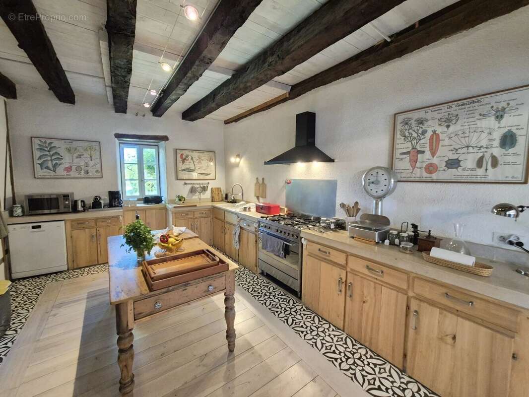 Maison à MONTAIGU-DE-QUERCY