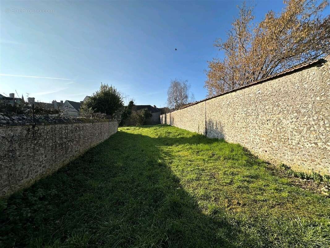 Terrain à CHATEAUNEUF-EN-THYMERAIS
