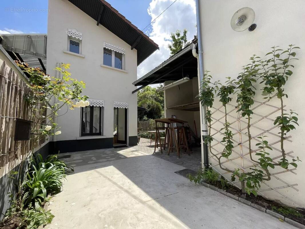 Maison à VILLEURBANNE
