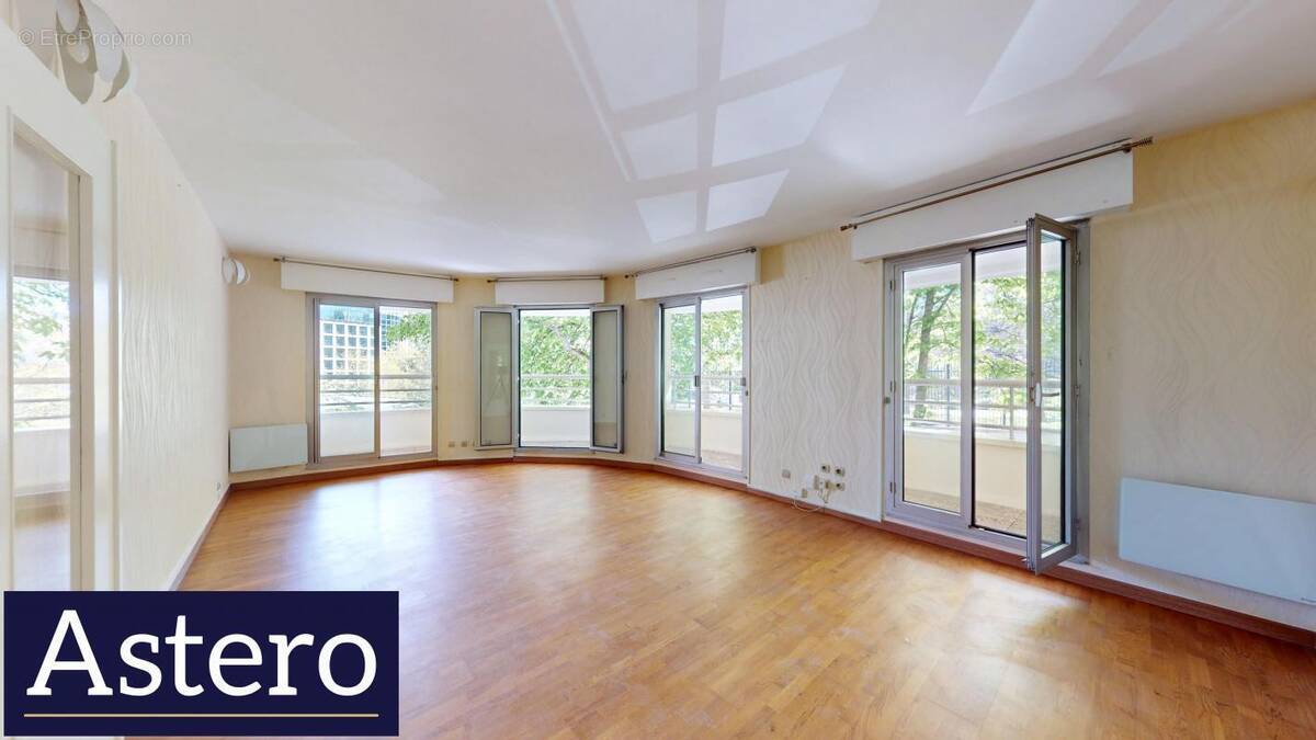 Appartement à COURBEVOIE