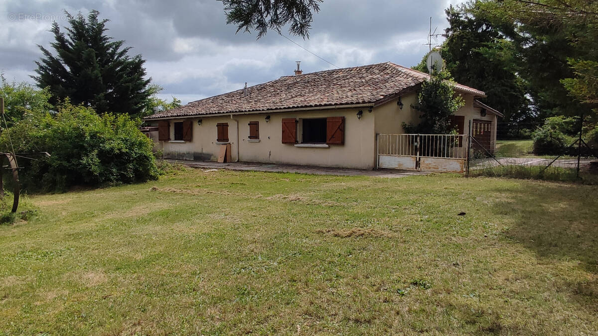 Maison à MONTAIGU-DE-QUERCY