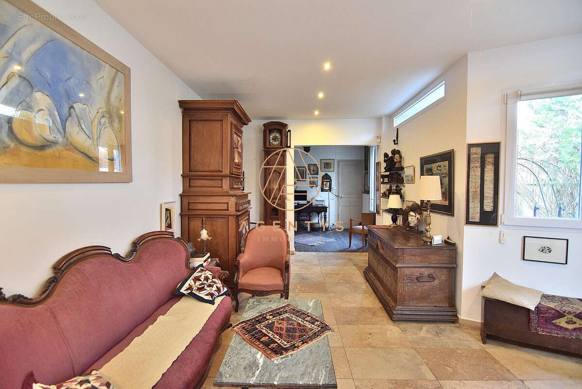 Maison à SAINT-MAUR-DES-FOSSES