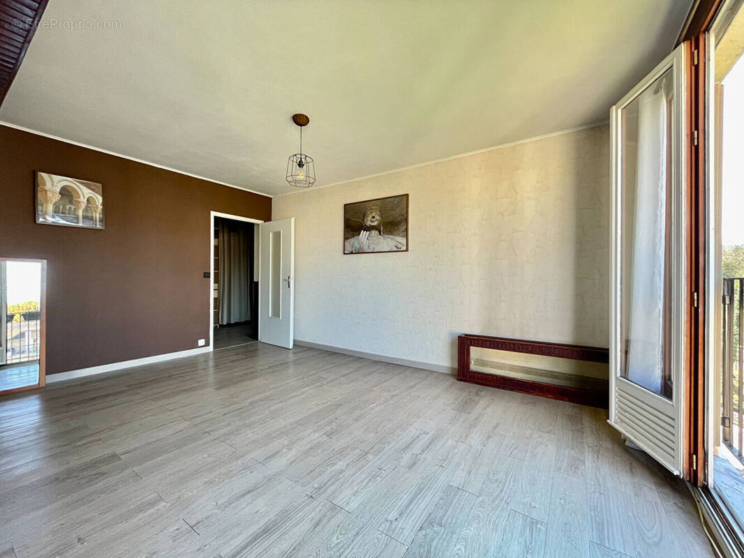 Appartement à BIEVRES