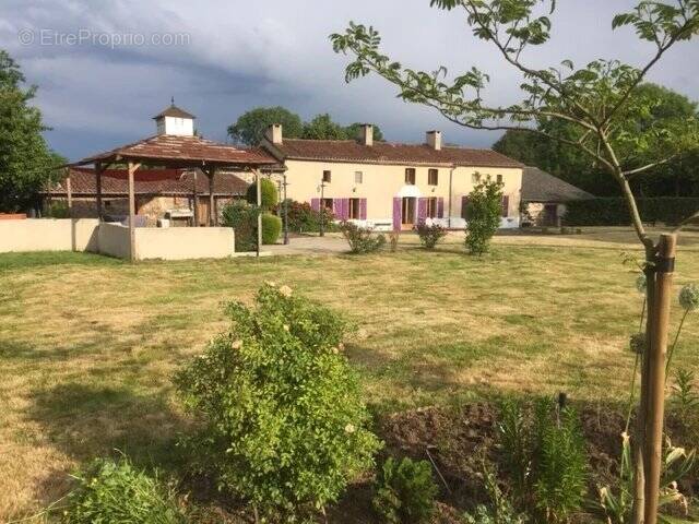 Maison à LUCHAPT