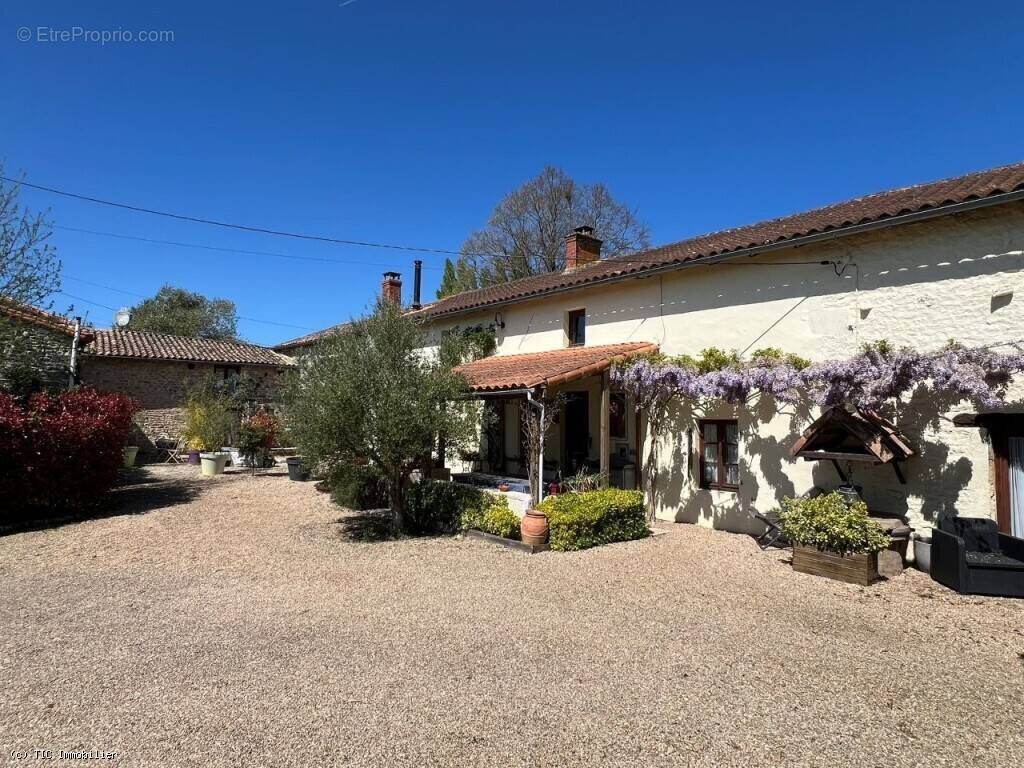 Maison à RUFFEC