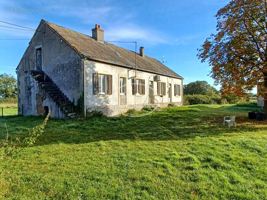 Maison à GARNAT-SUR-ENGIEVRE