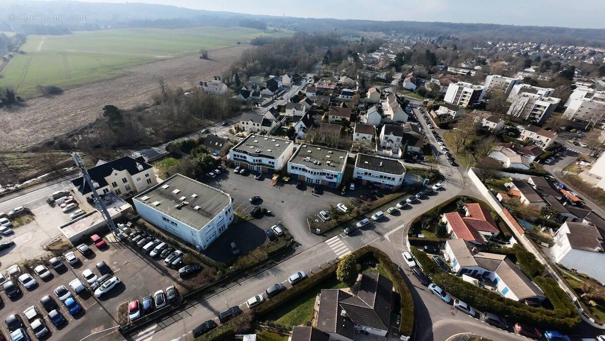 Commerce à BOUFFEMONT