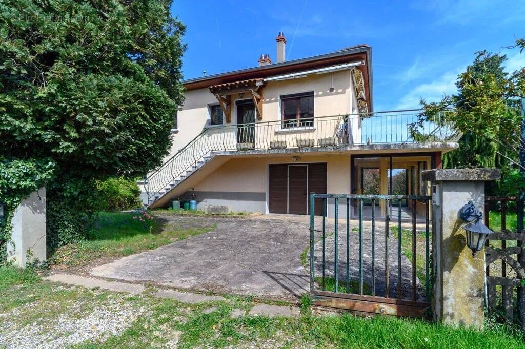 Maison à MONTANAY