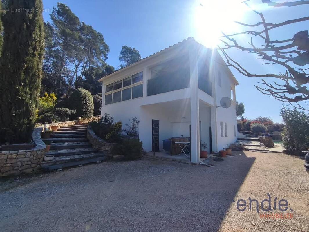 Appartement à LORGUES