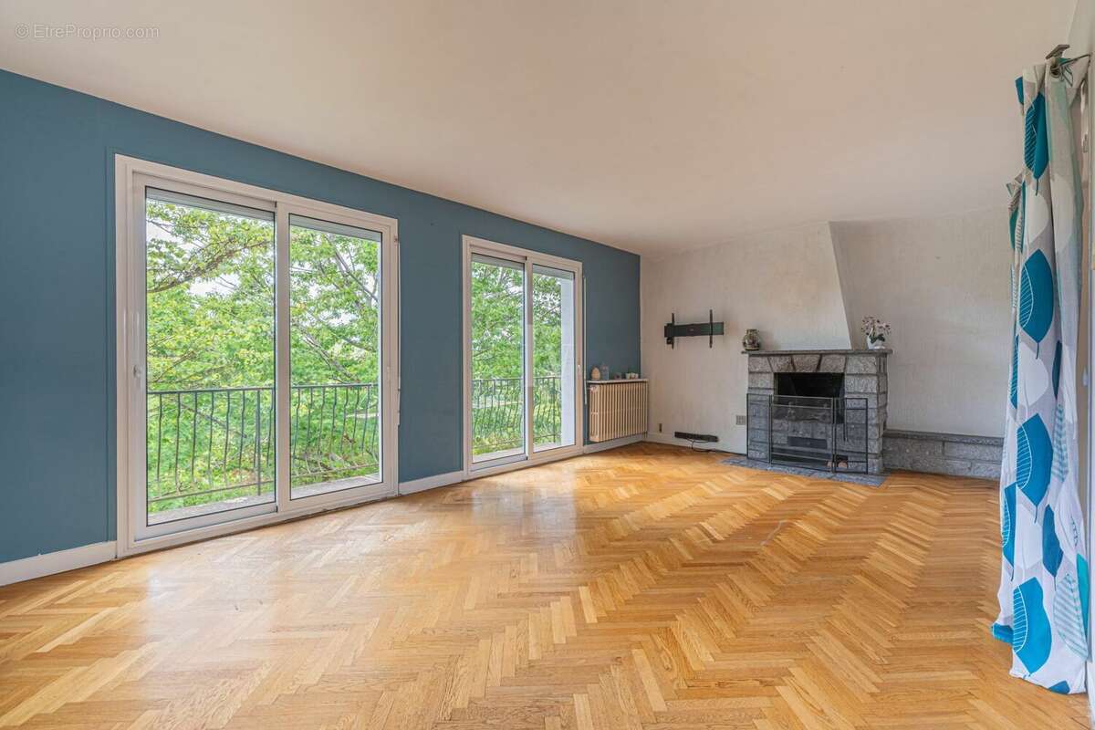 Maison à PIERRE-BUFFIERE