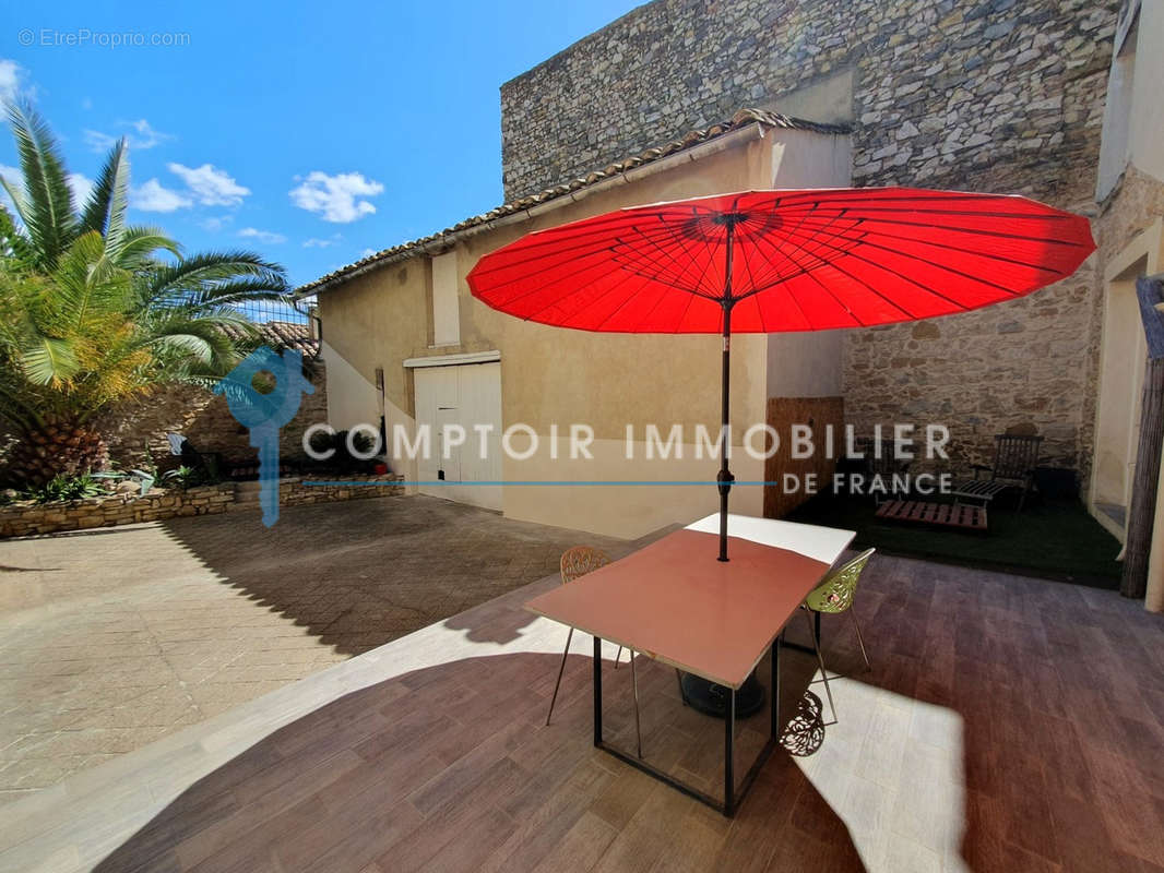 Maison à LAUDUN-L&#039;ARDOISE