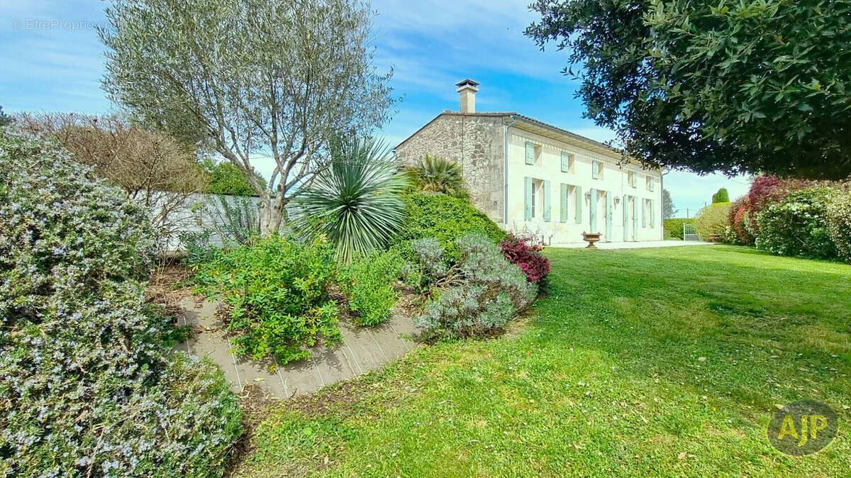 Maison à FRONSAC