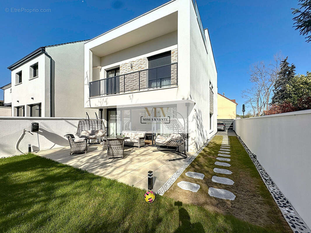 Maison à LA QUEUE-EN-BRIE