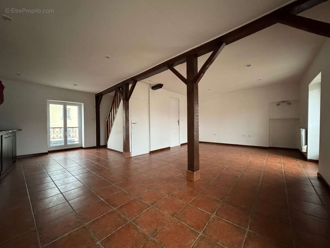 Appartement à LA CHAPELLE-EN-SERVAL
