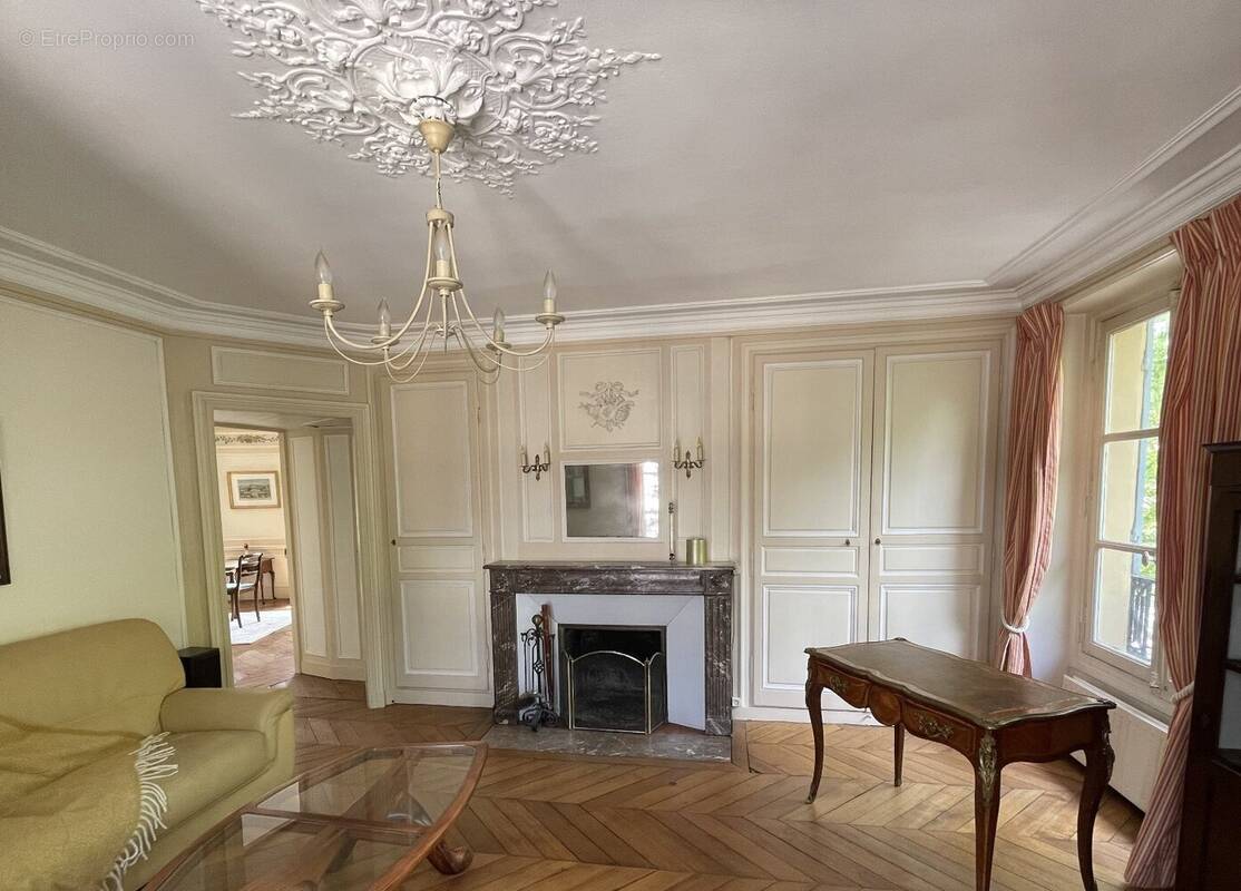 Appartement à VERSAILLES
