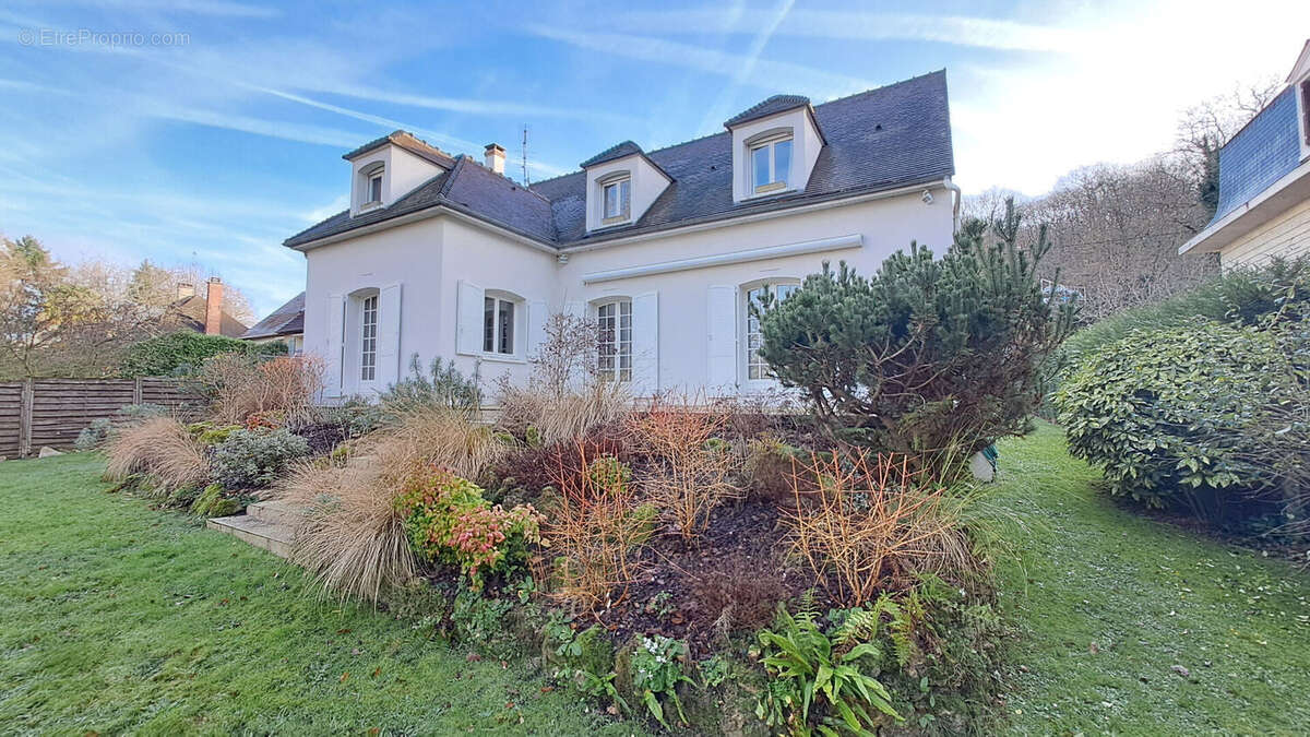 Maison à SAINT-REMY-LES-CHEVREUSE