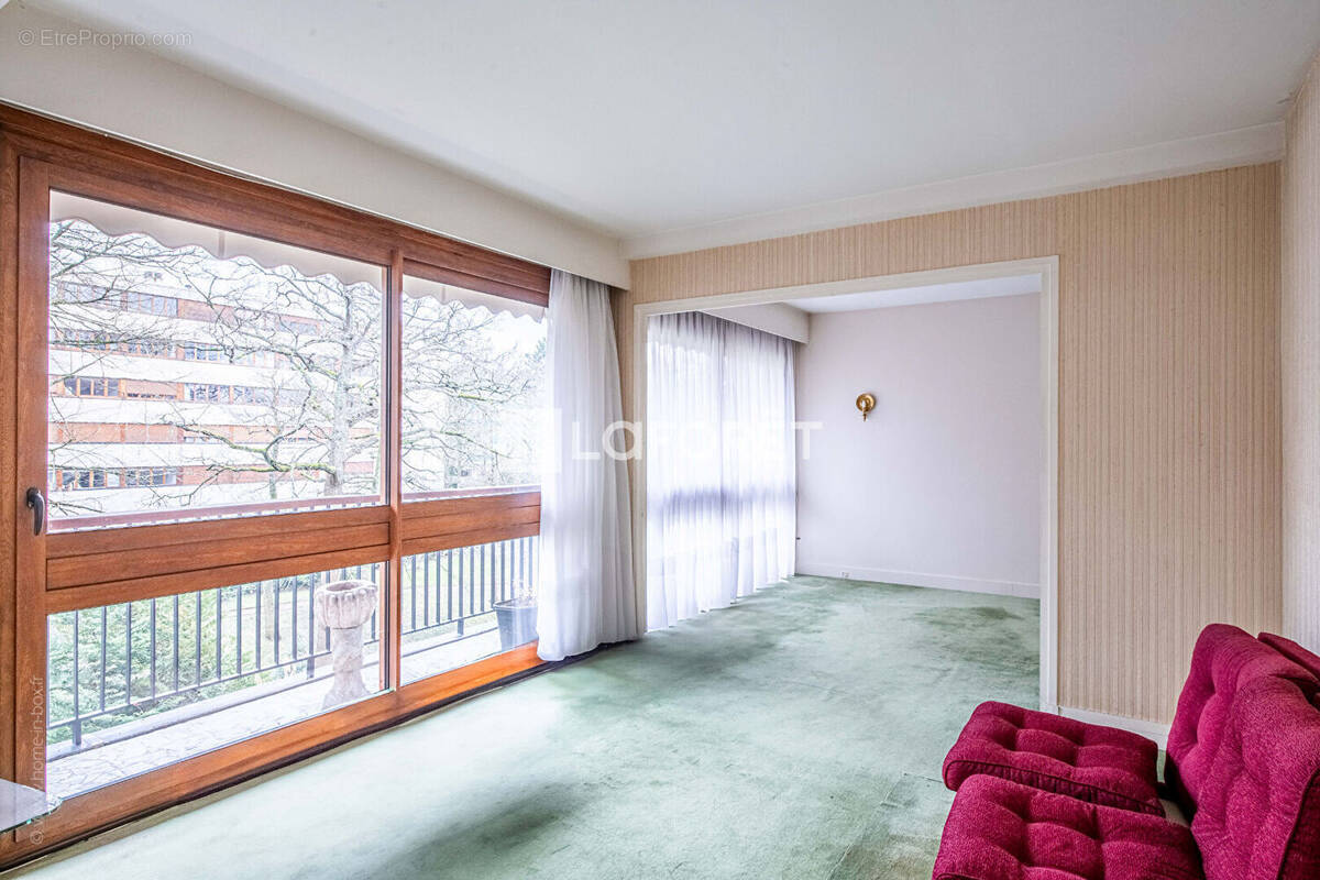 Appartement à LA CELLE-SAINT-CLOUD