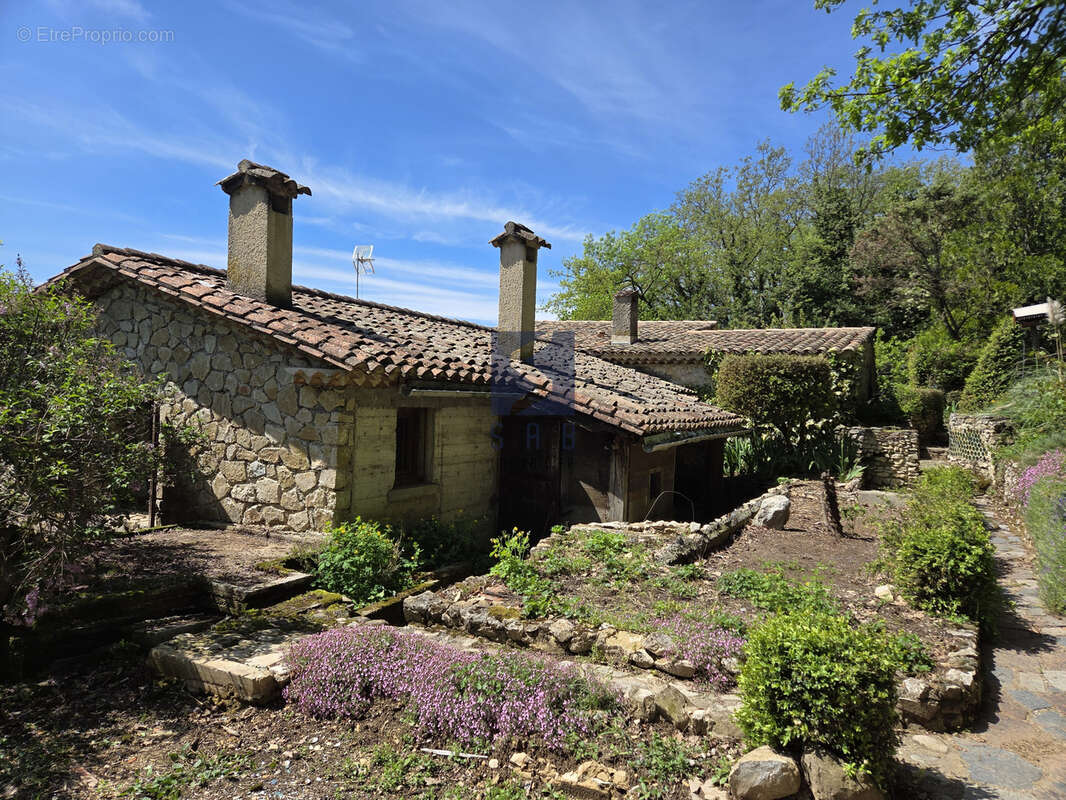 Maison à MIRMANDE