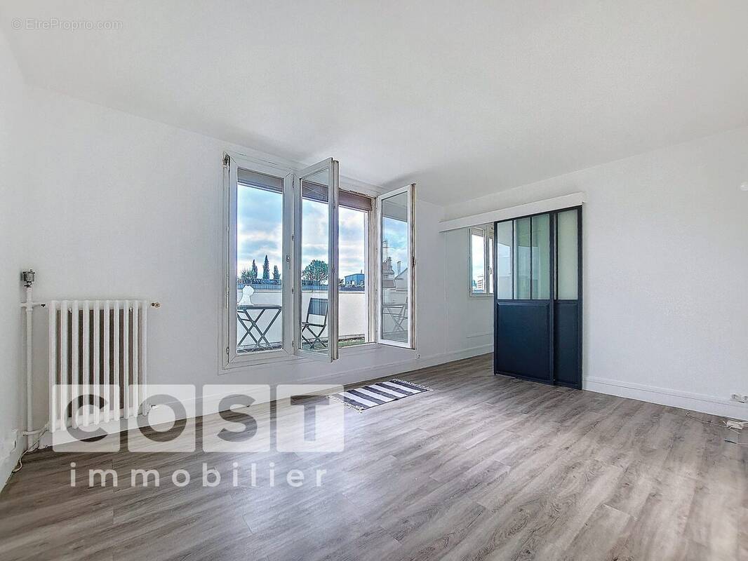 Appartement à COURBEVOIE