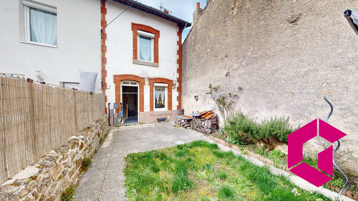 Maison à ROZIER-COTES-D&#039;AUREC
