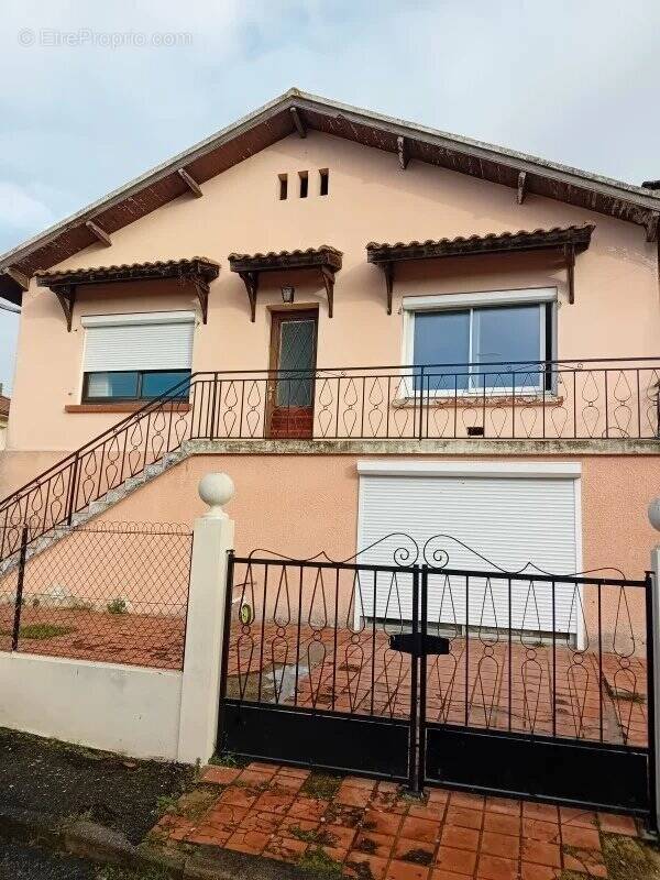 Maison à SEISSAN