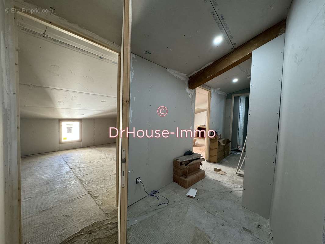 Appartement à COTIGNAC