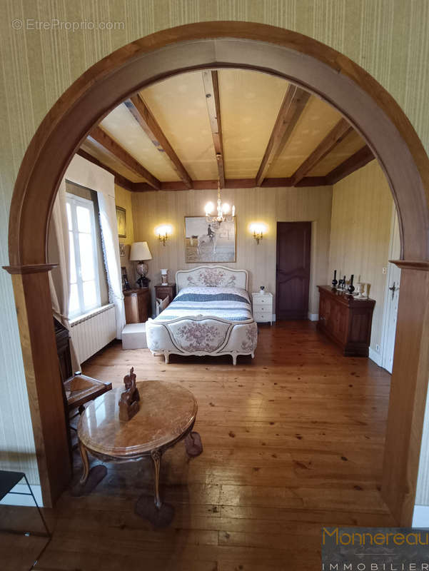 Maison à ROULLET-SAINT-ESTEPHE