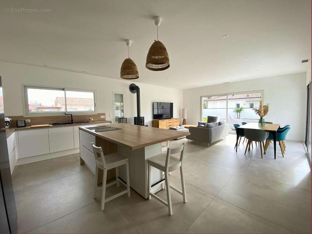   - Maison à SEYSSES
