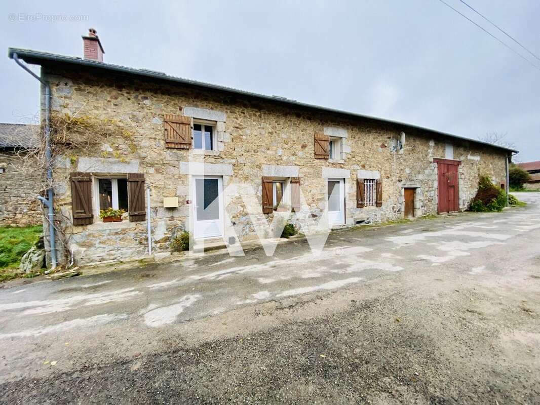 Maison à SAUVIAT-SUR-VIGE