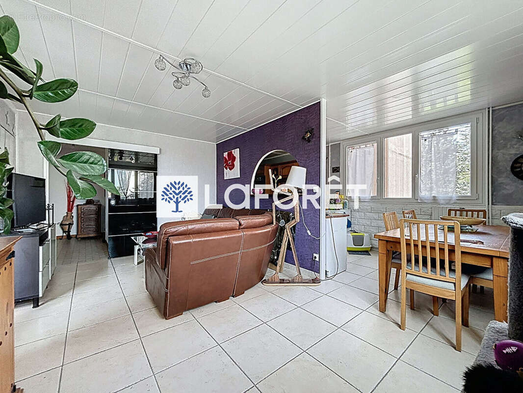 Appartement à DECINES-CHARPIEU