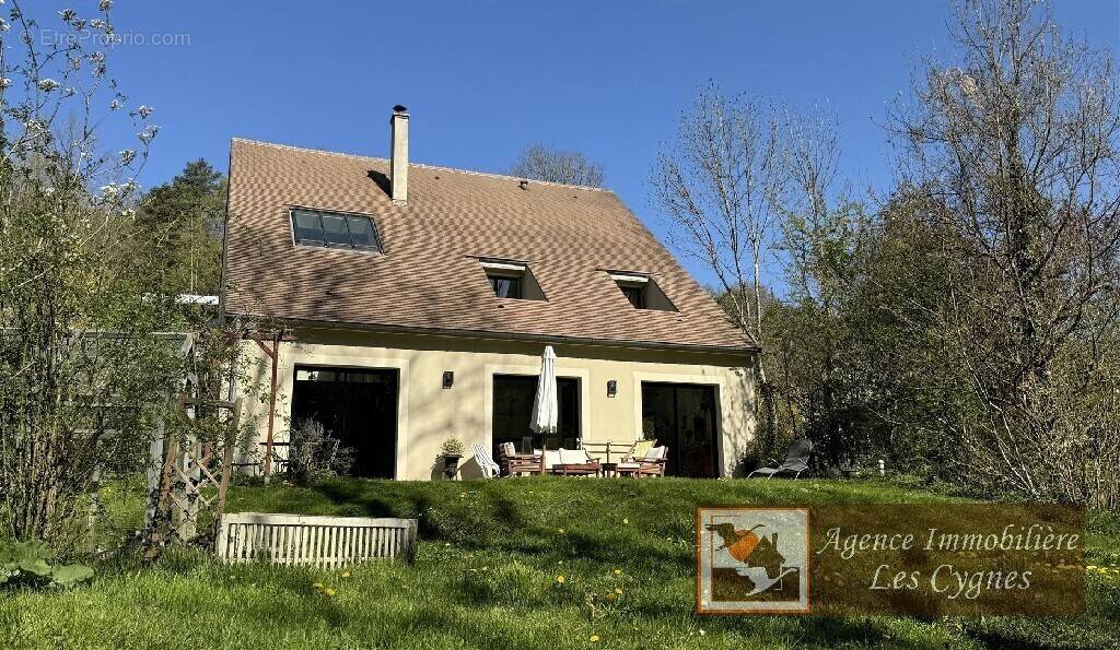 Maison à FONTAINE-LE-PORT