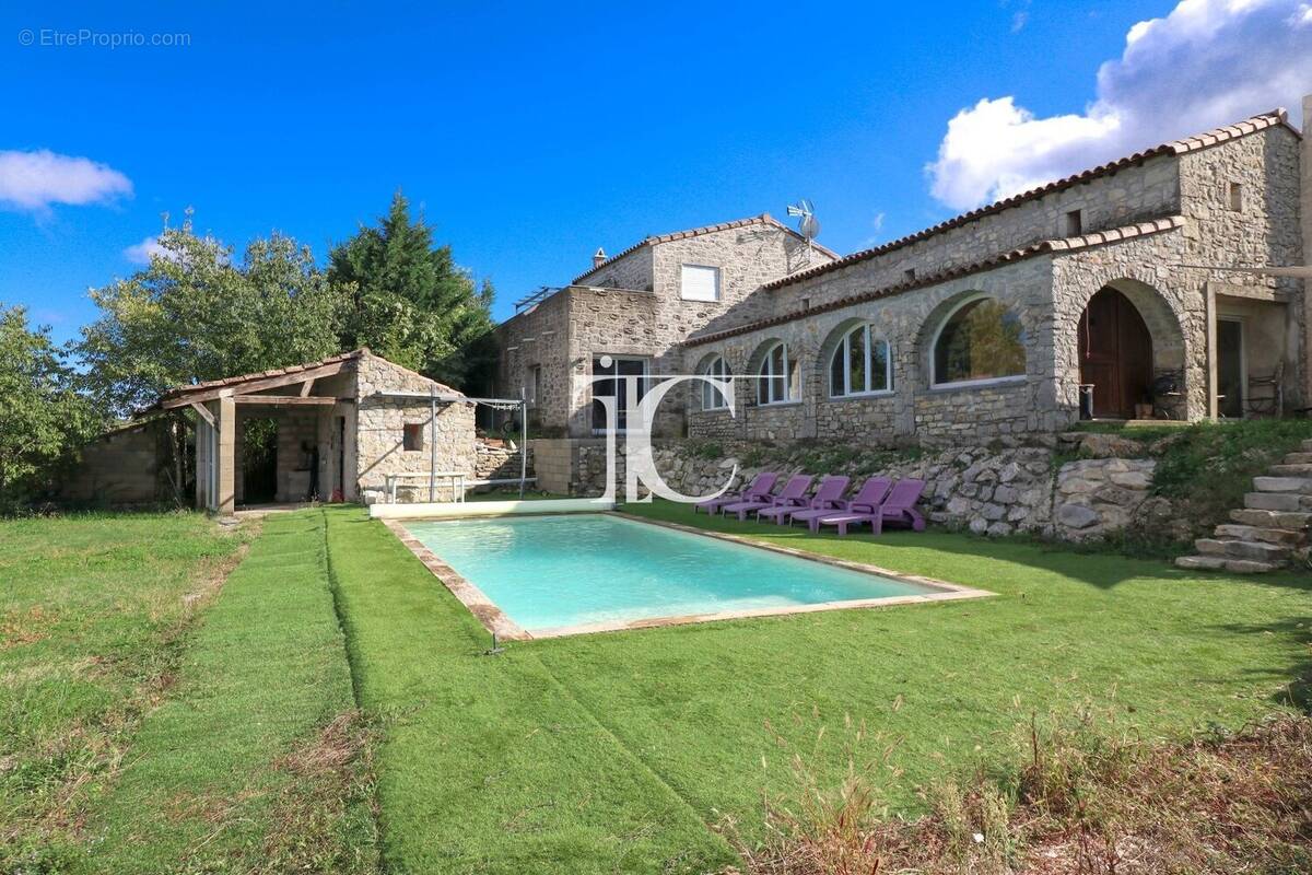 Maison à SAINT-PAUL-LE-JEUNE
