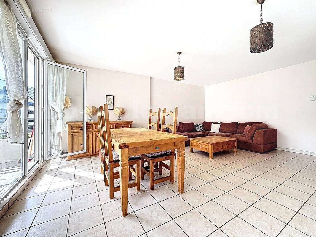 appartement_t3_Annemasse_Genève_Ceva_tramway_Suisse_investissement_colocation_famille_Séjour - Appartement à ANNEMASSE