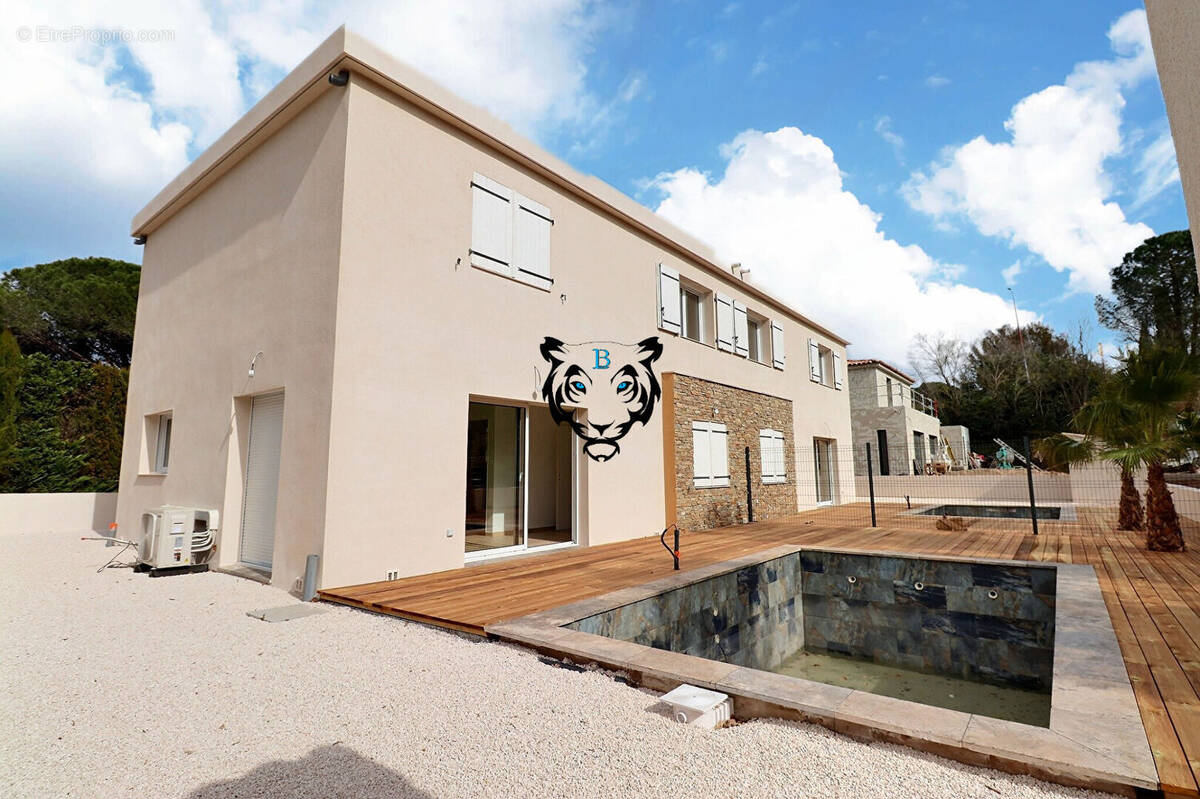 Maison à PUGET-SUR-ARGENS